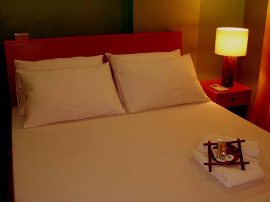 Gran Prix Hotel Pasay Manila Room photo